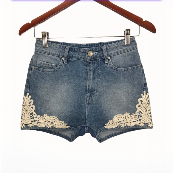 BDG High-Rise Crochet-Lace Women’s Jean Shorts 25 - Picture 3 of 15
